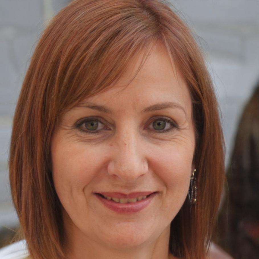 Elena Popescu, consultant în dezvoltarea afacerilor